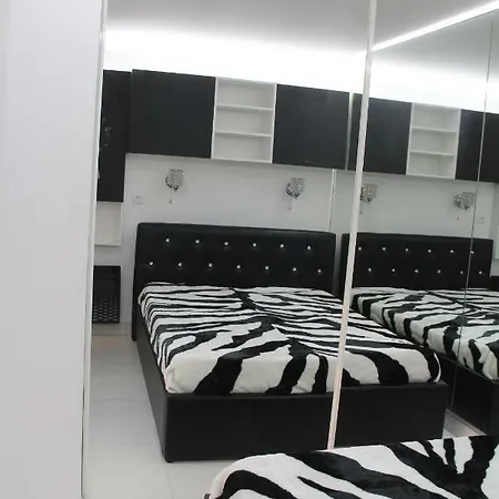 Апартаменти Rez De Jardin Ou Ascenseur 4 Ieme Piscine -wifi-dans Le Village Naturiste Holidaysochic