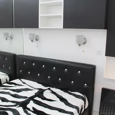 Rez De Jardin Ou 4e Avec Ascenseur- Velo - Piscine -wifi-dans Le Village Naturiste-holidaysochic *