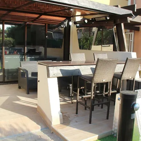 Rez De Jardin Ou 4e Avec Ascenseur- Velo - Piscine -wifi-dans Le Village Naturiste-holidaysochic Apartment Agde