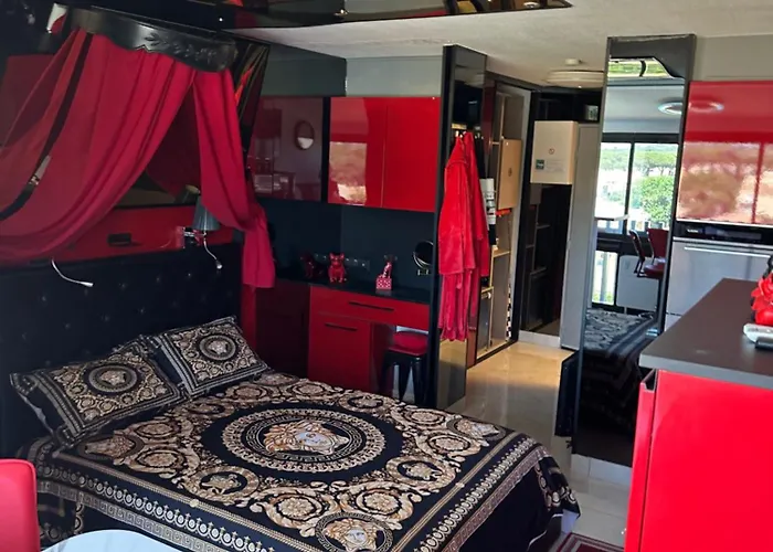 Rez De Jardin Ou Ascenseur 4 Ieme Piscine -wifi-dans Le Village Naturiste Holidaysochic شقة