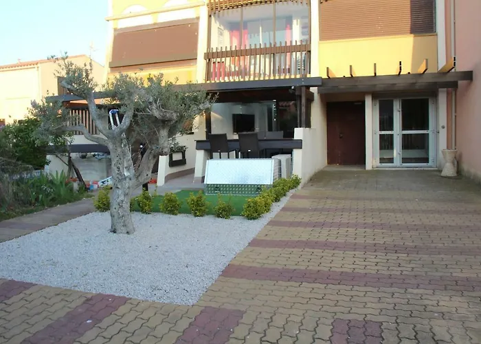 Rez De Jardin Ou Ascenseur 4 Ieme Piscine -wifi-dans Le Village Naturiste Holidaysochic شقة