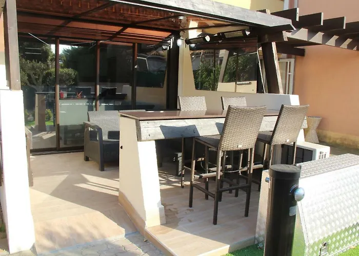 Rez De Jardin Ou Ascenseur 4 Ieme Piscine -wifi-dans Le Village Naturiste Holidaysochic شقة آجد